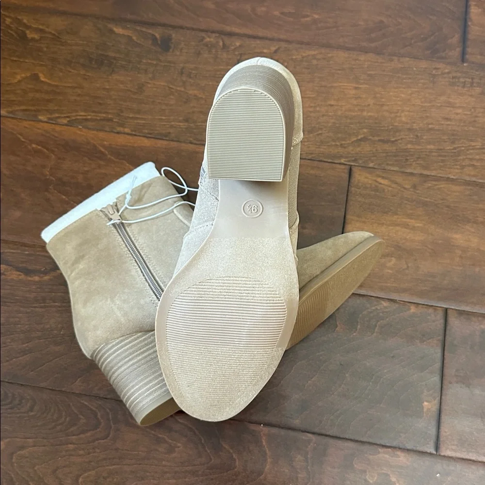 Universal Thread Taupe Ankle Boots size 9 NWT - Picture 3 of 5